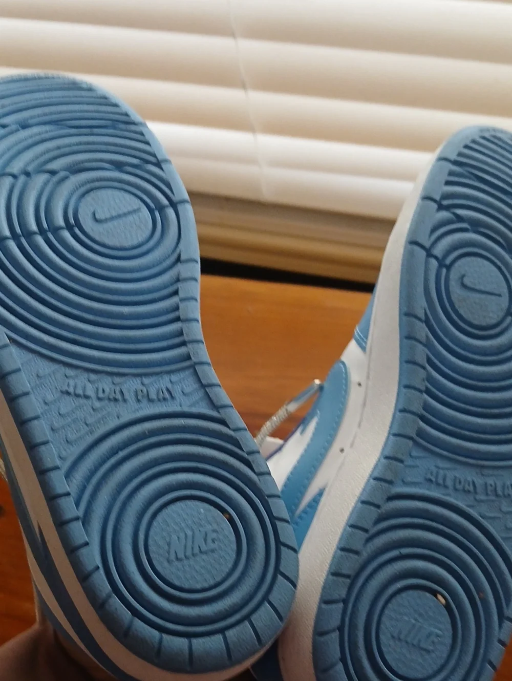 Nike Youth Size 6 High-Top Sneakers